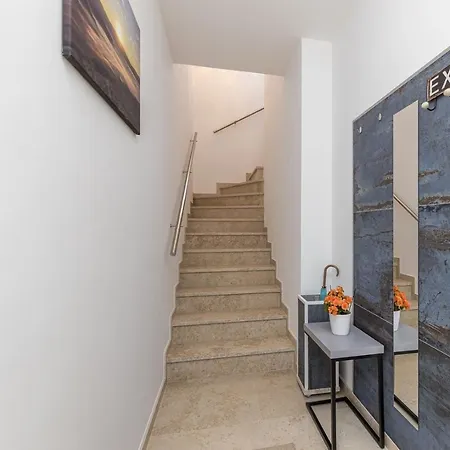House Lidia I Rina Nyaraló Pićan