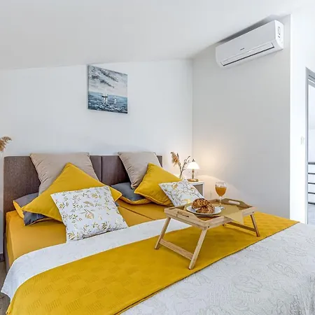 House Lidia I Rina Holiday home